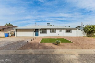3920 W Harmont Dr in Phoenix, AZ - Building Photo