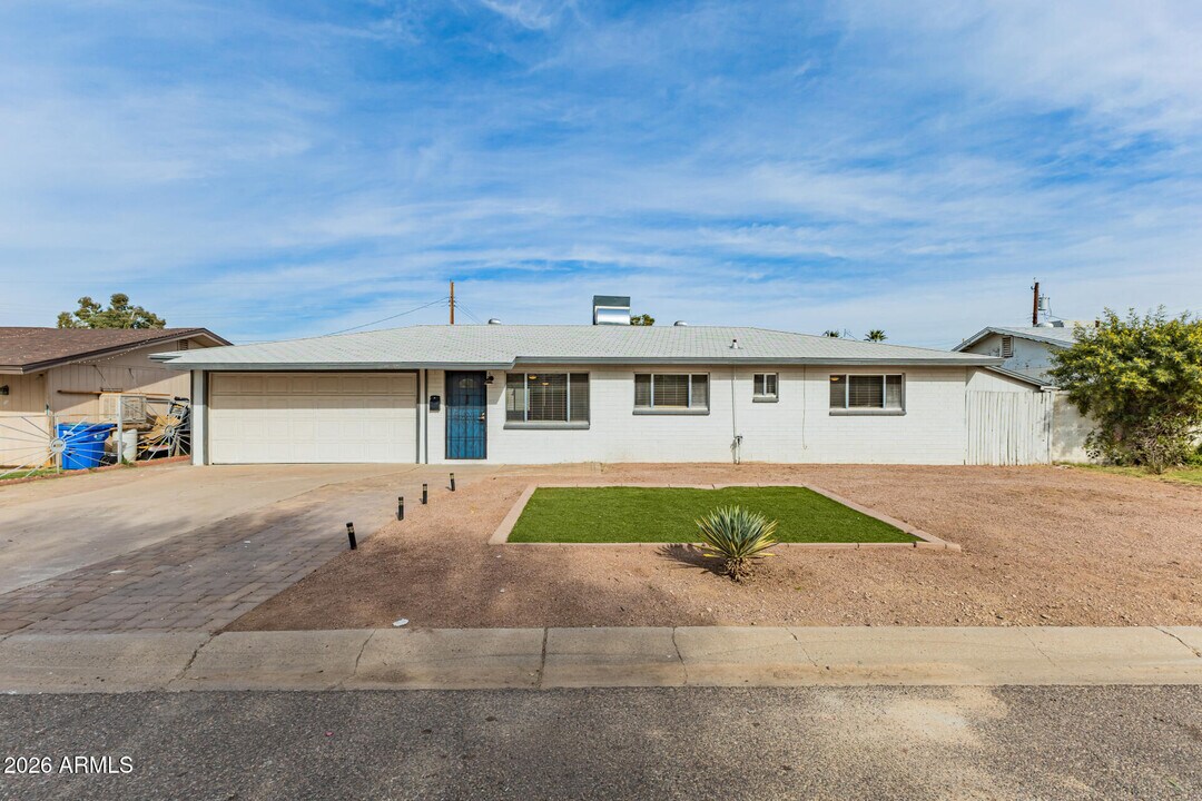 3920 W Harmont Dr in Phoenix, AZ - Building Photo