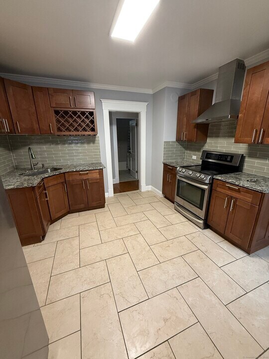 207 Helen St in Hamden, CT - Building Photo