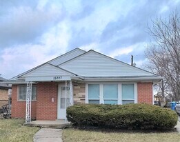 15227 5th Ave in Phoenix, IL - Building Photo