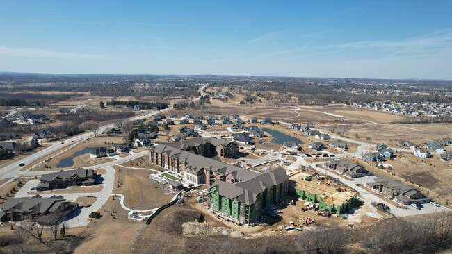 Highlands at Aero Park Apartments & Townhomes in Menomonee Falls, WI - Foto de edificio - Building Photo