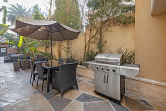 Franklin Tower in Hollywood, CA - Building Photo - Building Photo