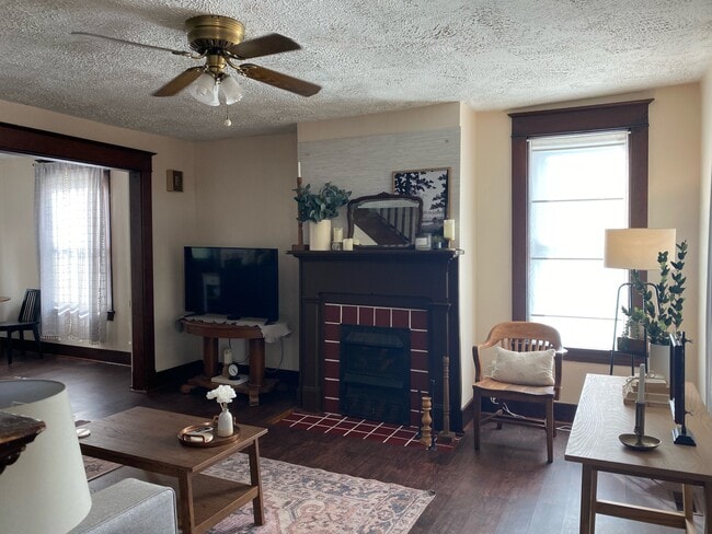 403 E Penn St, Unit Right in Butler, PA - Building Photo - Building Photo