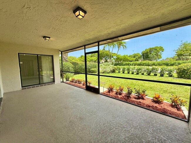 8686 Eagle Run Dr in Boca Raton, FL - Building Photo - Building Photo