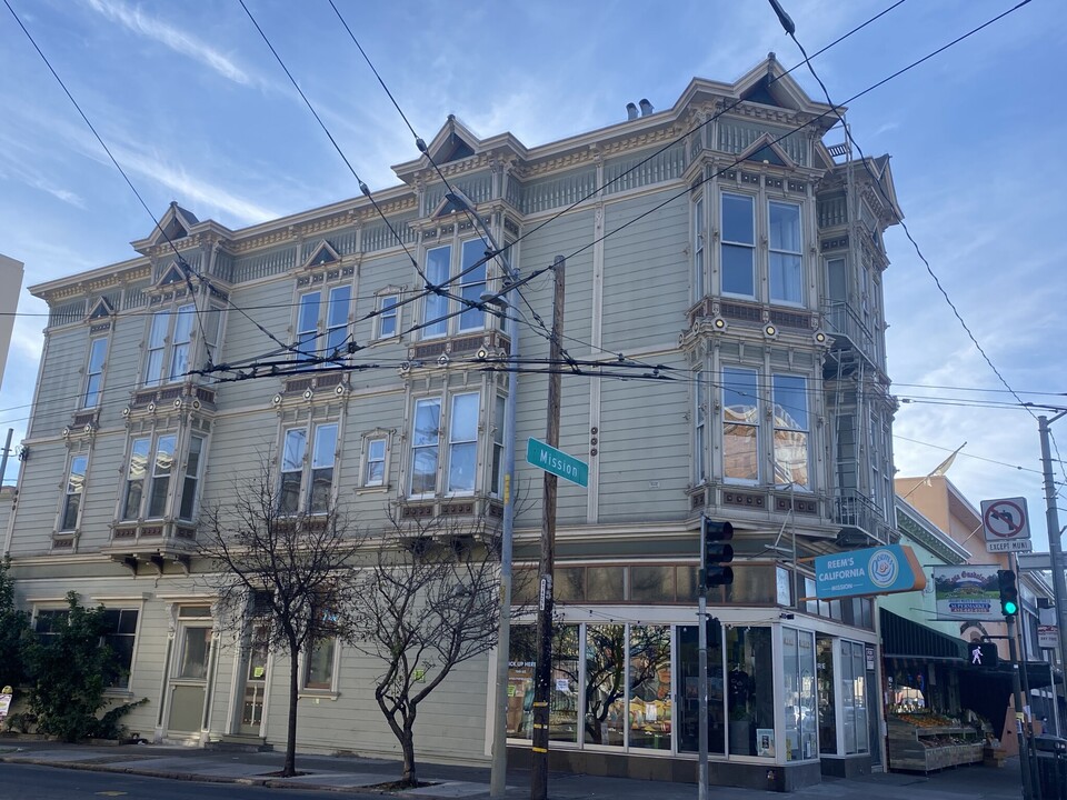 2903 Mission St in San Francisco, CA - Building Photo