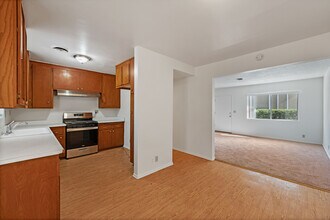 Mariposa Townhomes in Altadena, CA - Foto de edificio - Building Photo