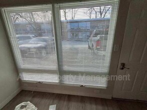 1416 Oakland Rd NE in Cedar Rapids, IA - Foto de edificio - Building Photo