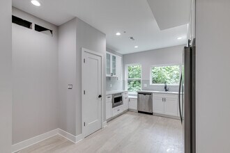 2432 Jasper St, Unit 2 in Philadelphia, PA - Building Photo - Building Photo