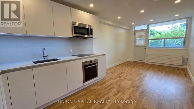 property at 407-230-230 Oak St