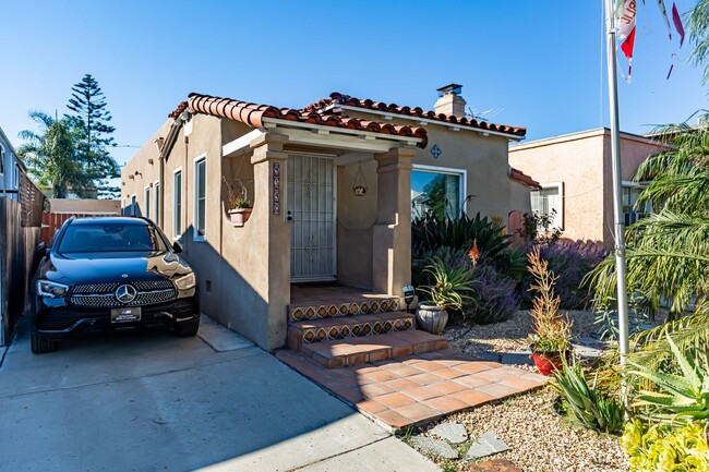 4340 McClintock St in San Diego, CA - Building Photo - Building Photo