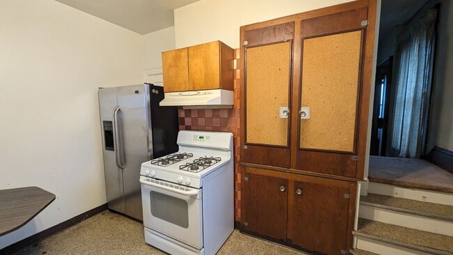 707 N Brady St in Davenport, IA - Building Photo - Building Photo