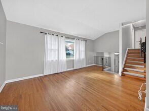 1277 Beverly Rd in Warminster, PA - Foto de edificio - Building Photo