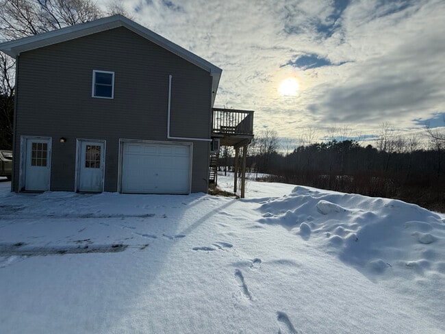 1458 N Main St in Winterport, ME - Building Photo - Building Photo