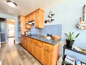 2055 E Broadway in Long Beach, CA - Building Photo - Building Photo