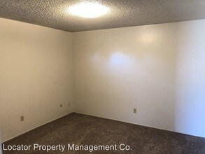 2804 N Half Moon Dr in Bakersfield, CA - Building Photo - Building Photo