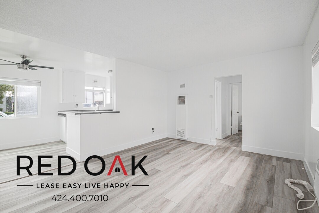 630 N Cerritos Ave, Unit 216 in Azusa, CA - Building Photo