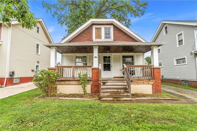 property at 2614 Oak Park Ave