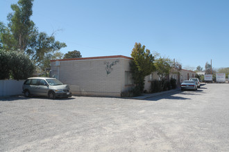 Grand Treat Apartments in Tucson, AZ - Building Photo - Building Photo