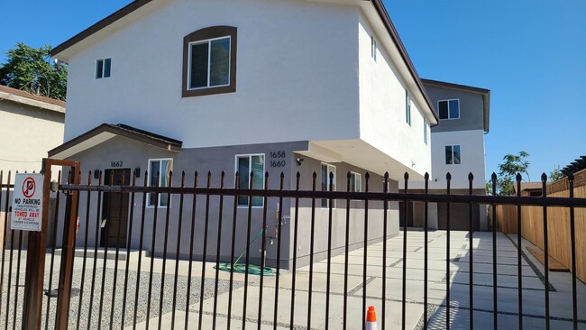 1658 E 60th St-Unit -60(1662F) in Los Angeles, CA - Building Photo - Building Photo