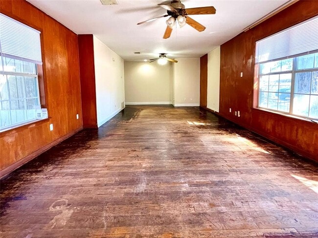 property at 304 Montopolis Dr