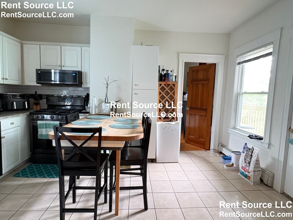 72 Allston St, Unit 2 in Cambridge, MA - Building Photo