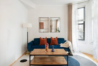 139 Christopher St in New York, NY - Building Photo - Building Photo