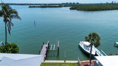 9033 Midnight Pass Rd in Sarasota, FL - Building Photo - Building Photo