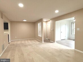 5 Neville Ct in Washington Township, NJ - Building Photo - Building Photo