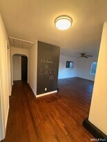 8 Eddy Rd in Montville, CT - Building Photo