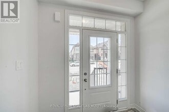 5 Frederick Taylor Way in East Gwillimbury, ON - Building Photo - Building Photo