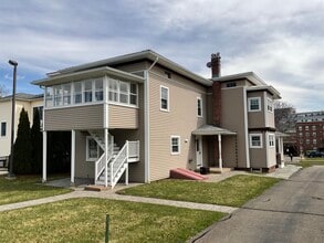 61 S Main St, Unit 2nd Floor in Middletown, CT - Building Photo - Building Photo