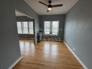 1319 W Estes Ave, Unit 17 in Chicago, IL - Foto de edificio - Building Photo