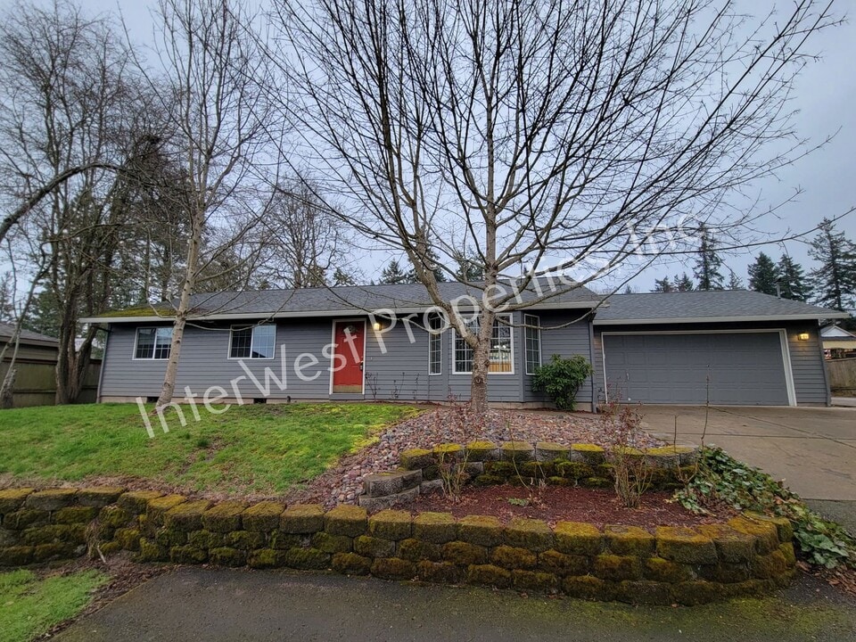 8910 SW 69th Ave in Portland, OR - Building Photo