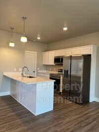 241 NW Greenway Pl photo'