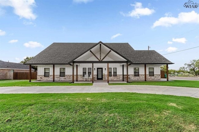 property at 304 Mariners Wy