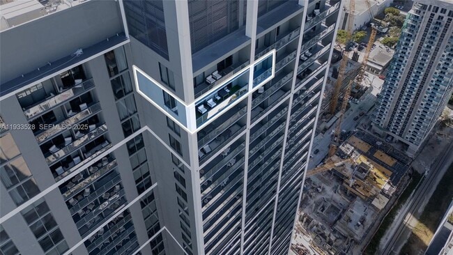 601 NE 1st Ave, Unit 5001 in Miami, FL - Building Photo - Building Photo