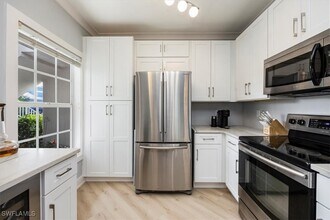 1133 Sweetwater Ln in Naples, FL - Foto de edificio - Building Photo
