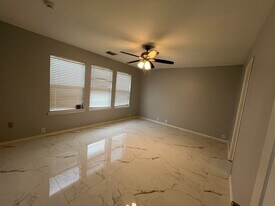 5702 La Crema in Missouri City, TX - Building Photo
