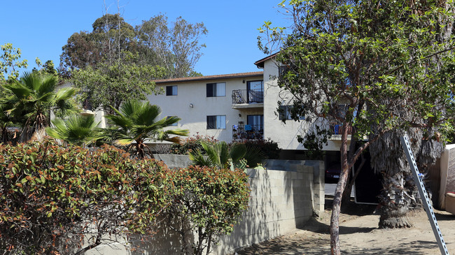 Canyon Lodge Apartments in Oceanside, CA - Building Photo - Building Photo