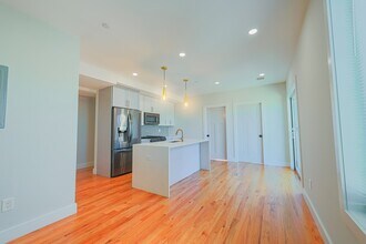 97 Condor St in Boston, MA - Building Photo - Building Photo