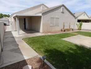 5521 W Raven Creek Ave in Las Vegas, NV - Building Photo - Building Photo