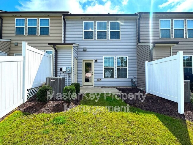 3007 Cypress Lagoon Ct in Durham, NC - Foto de edificio - Building Photo