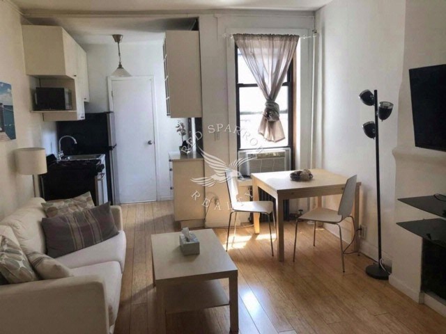 354 E 78th St-Unit -4D in New York, NY - Building Photo