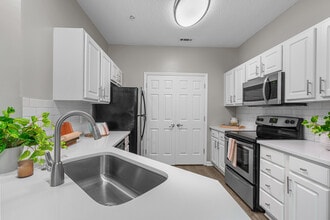 Summermill at Falls River in Raleigh, NC - Building Photo - Building Photo