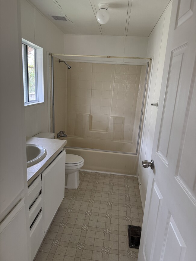 property at 610 W Heather Ave