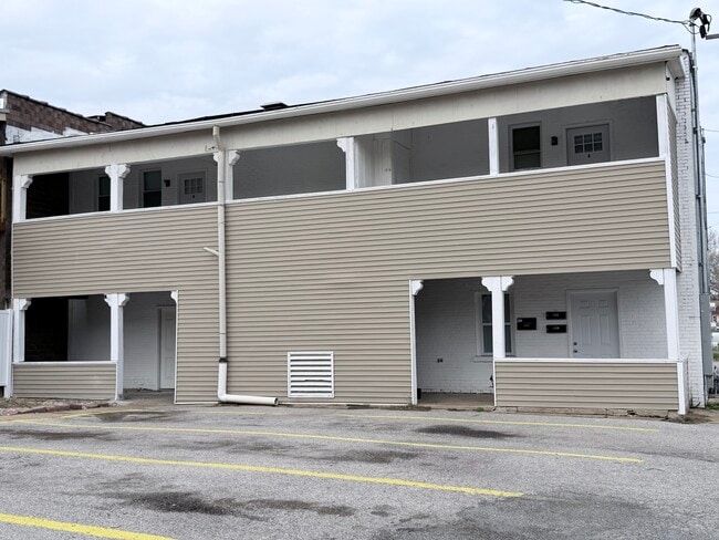 1300 W Main St, Unit B in Belleville, IL - Foto de edificio - Building Photo