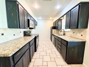 1111 Johnson St in Benbrook, TX - Building Photo - Building Photo