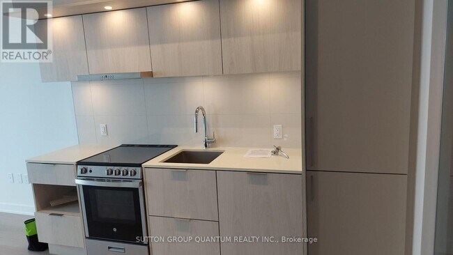 448 Burnhamthorpe Rd W in Mississauga, ON - Building Photo - Building Photo