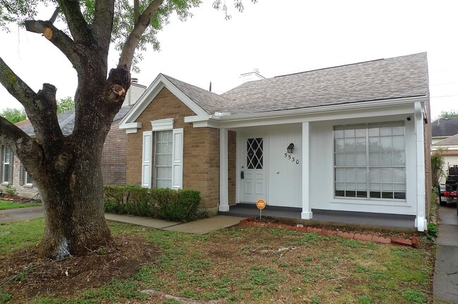 5530 Santrey Dr in Houston, TX - Building Photo - Building Photo
