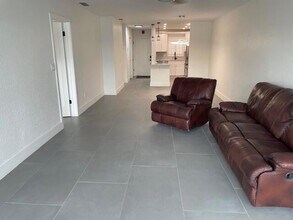 3605 NE 32nd Ave, Unit 209a in Fort Lauderdale, FL - Foto de edificio - Building Photo